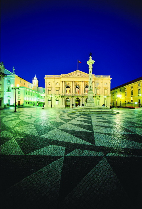 Обзор площади и здания городского совета в Лиссабоне под широким углом. Фото: Jose Manuel/Turismo de Portugal