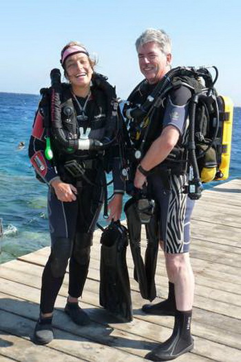 Обучение погружению с ребризером на ближнем рифе. Фото: Bernd Kregel