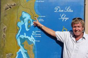 Чемпион мира в глубоководном погружении с аквалангом Фолькер Клаузен в дайв-центре Сома Бэй. Фото: Bernd Крегель