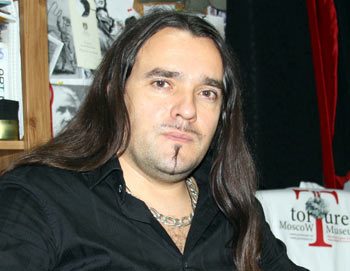 Директор музея истории телесных наказаний Валерий Переверзев. Фото: Ульяна Ким. Великая Эпоха (The Epoch Times) Директор музея истории телесных наказаний Валерий Переверзев. Фото: Ульяна Ким. Великая Эпоха (The Epoch Times)