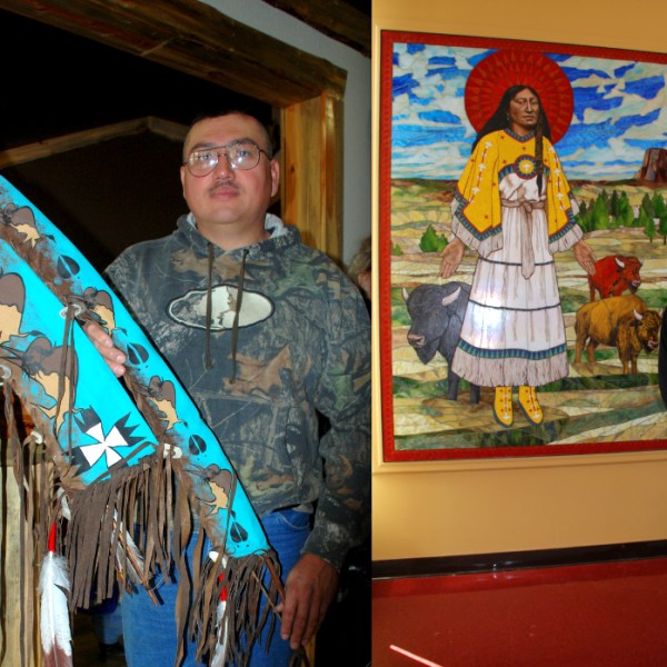 (Справа) Исполнитель танца Солнца Оглала Айван Сорбел в новом центре для посетителей в Пайн-Ридж, штат Южная Дакота. (Слева) Тина Мерданиан в школе «Красное Облако» перед мозаикой «Белый буффало, теленок и женщина». Фото предоставлено Myriam Moran