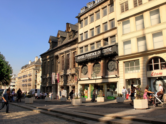 Руан. Главная городская площадь. В одном из домов снимал квартиру Клод Моне, чтобы писать Нотр-Дам. Фото: Ирина Рудская/Великая Эпоха (The Epoch Times)