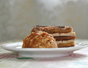 Чай с пирожными
