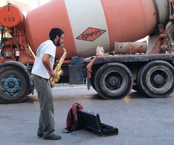 Ты счастлив? Давай посмотрим! Фото: Хава Тор/Великая Эпоха (The Epoch Times) Ты счастлив? Давай посмотрим! Фото: Хава Тор/Великая Эпоха (The Epoch Times)