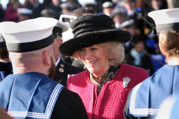 Герцогиня Корнуолльская Камилла лично вручила медали медперсоналу Королевского ВМФ Великобритании. Фото: Julian Simmonds - WPA Pool/Getty Images