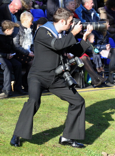 Герцогиня Корнуолльская Камилла лично вручила медали медперсоналу Королевского ВМФ Великобритании. Фото: Julian Simmonds - WPA Pool/Getty Images