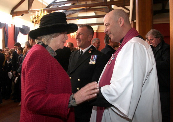 Герцогиня Корнуолльская Камилла лично вручила медали медперсоналу Королевского ВМФ Великобритании. Фото: Julian Simmonds - WPA Pool/Getty Images