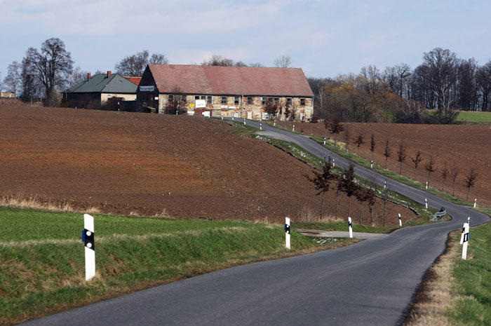 Проселочная дорога ведет к деревне Liebon, Германия. Фото: Sean Gallup/Getty Images