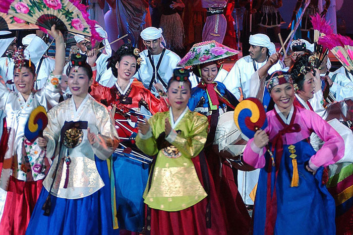 Ежегодно, в середине зимы, в ОАЭ проходит ставший уже знаменитым Дубайский Торговый Фестиваль. Фото: RABIH MOGHRABI/AFP/Getty Images