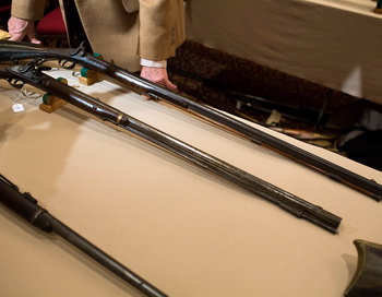 Выставка оружия. Фото: Christopher Capozziello/Getty Images