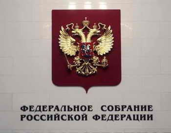 Законопроект о борьбе с мошенничеством при госрегистрации прав на недвижимое имущество внесён на рассмотрение в Госдуму. Новый закон оградит собственников недвижимости от действий мошенников. Фото: NATALIA KOLESNIKOVA/AFP/Getty Images Законопроект о борьбе с мошенничеством при госрегистрации прав на недвижимое имущество внесён на рассмотрение в Госдуму. Новый закон оградит собственников недвижимости от действий мошенников. Фото: NATALIA KOLESNIKOVA/AFP/Getty Images