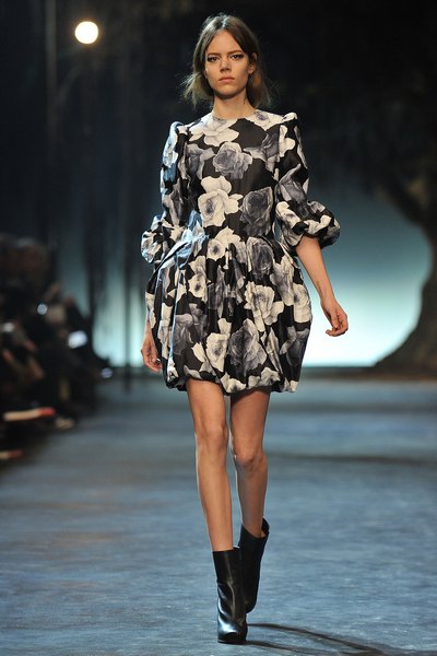 Осень-зима 2011-2012: коллекция Lanvin, 4 марта 2011, Париж, Франция 