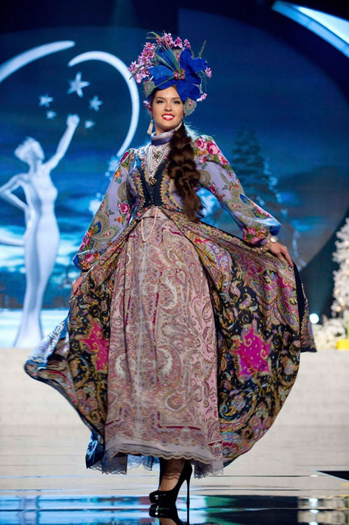 Елизавета Голованова на конкурса «Мисс Вселенная - 2012» в национальном костюме России. Фото: fresher.ru