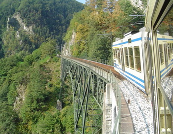 Поезд «Чентовалли» из Локарно пересекает более 100 прекрасных долин! Фото: George Guess