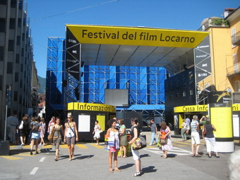 Пьяцца Гранде  главный экран на кинофестивале. Фото: George Guess