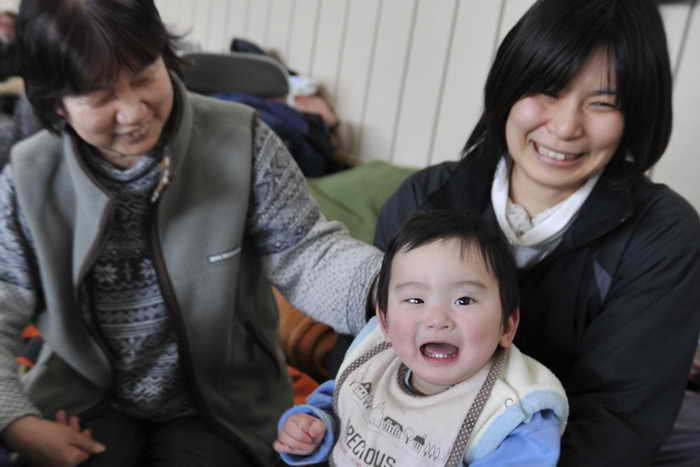 Младенцы учатся чувству юмора у родителей. Фото: KAZUHIRO NOGI/AFP/Getty Images Младенцы учатся чувству юмора у родителей. Фото: KAZUHIRO NOGI/AFP/Getty Images