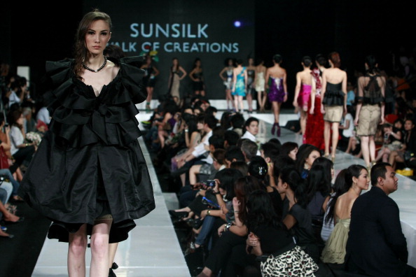 Неделя моды 2010 в Джакарте. Коллекции индонезийских дизайнеров Неделя моды 2010 в Джакарте. Коллекции индонезийских дизайнеров