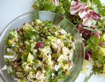 Салат из печени трески с руколой и Radichio