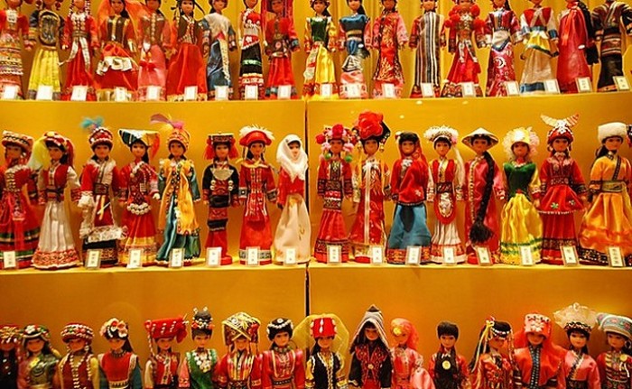 Во время правления императора Канси династии Цин военачальник Ван Фучэнь и его солдаты устроили бунт и грабежи. Они даже захватывали в плен женщин и продавали их за четыре серебряные монеты. Фото: Torres21 / Flickr