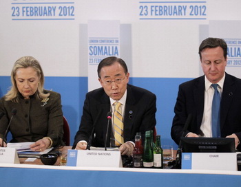 Международное сообщество хочет помочь Сомали выйти из хаоса. Фото: Matt Dunham/WPA Pool/Getty Images