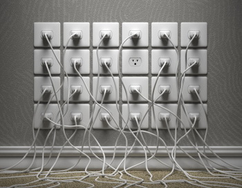 Чужеродное интенсивное электромагнитное поле вносит хаос в межклеточное взаимодействие и приводит к различным проблемам. Фото: Kutay Tanir/Getty Images Чужеродное интенсивное электромагнитное поле вносит хаос в межклеточное взаимодействие и приводит к различным проблемам. Фото: Kutay Tanir/Getty Images