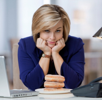 Фаст-фуд содержит синтетические химические компоненты либо естественные компоненты в неприемлемых для физиологии организма количествах, поэтому фактически является наркотическим препаратом. Фото: the Agency Collection/Getty Images