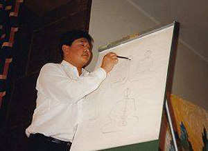 Швеция, Гетеборг. Мастер Ли Хунчжи читает лекцию о Фалуньгун. Фото: Великая Эпоха