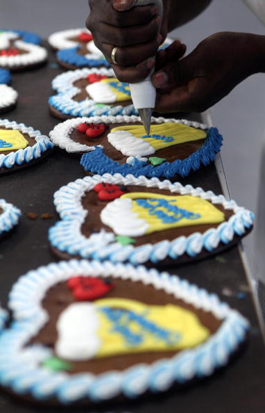 Пряники в форме сердец готовят к мюнхенскому фестивалю Oktoberfest Пряники в форме сердец готовят к мюнхенскому фестивалю Oktoberfest