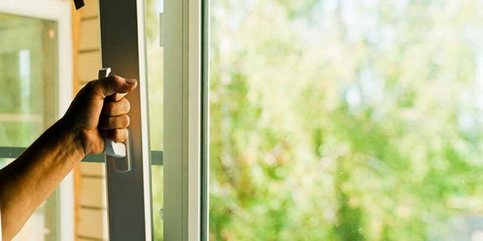 Регулировка пластиковых окон своими руками — утепляем квартиру на зиму. Фото: remontokon24.ru Регулировка пластиковых окон своими руками — утепляем квартиру на зиму. Фото: remontokon24.ru