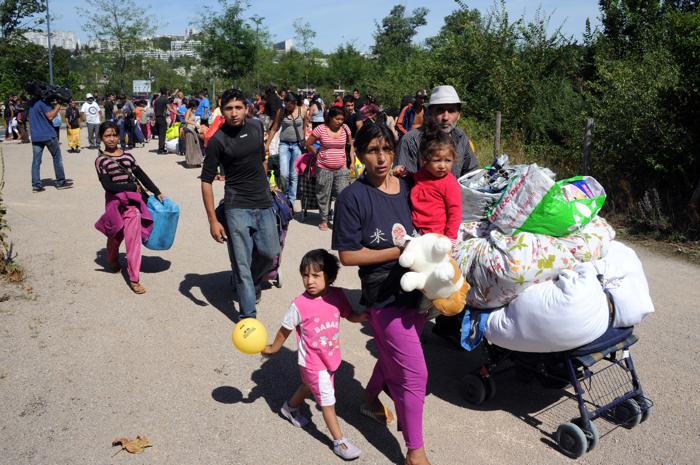 Выселение цыган из лагерей в городе Вильнёв-д’Аск во Франции. 9 августа 2012 г. Фото: PHILIPPE HUGUEN/AFP/GettyImages Выселение цыган из лагерей в городе Вильнёв-д’Аск во Франции. 9 августа 2012 г. Фото: PHILIPPE HUGUEN/AFP/GettyImages