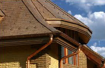 Водосточная система — защита и элемент дизайна. Фото: 1-r-c.ru