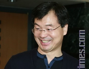 Профессор Чой Ки Сун, Президент Института изучения мира, был глубоко тронут представлением: «Благодаря этому представлению, человек поистине может сердцем понять намерения Создателя. Shen Yun для меня представляет особую ценность». Фото с сайта theepochtimes.com