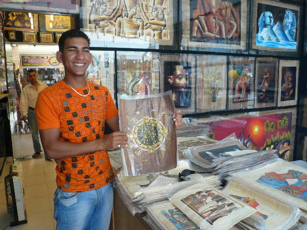 Продавец папируса Ахмад. Фото: Елена Захарова/Великая Эпоха (The Epoch Times)