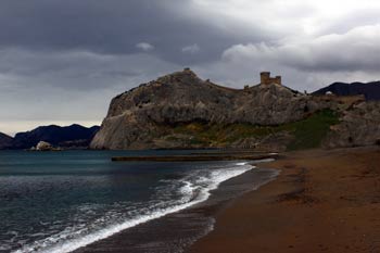 Генуэзская крепость, вид с берега. Фото: Ирина Рудская/Великая Эпоха