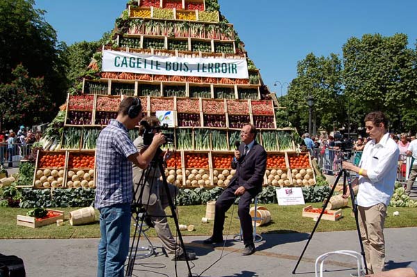 23 мая - День Зеленого дня в Париже. Фото: Наталья Орьен/Великая Эпоха 23 мая - День Зеленого дня в Париже. Фото: Наталья Орьен/Великая Эпоха