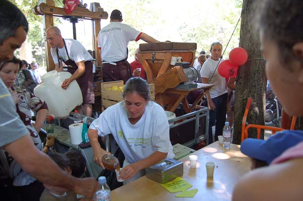 23 мая - День Зеленого дня в Париже. Фото: Наталья Орьен/Великая Эпоха 23 мая - День Зеленого дня в Париже. Фото: Наталья Орьен/Великая Эпоха