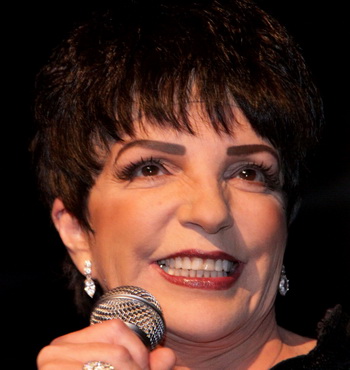 Лайза Минелли прибыла на международный кинофестиваль во Владивосток. Фото с сайта novolitika.ru