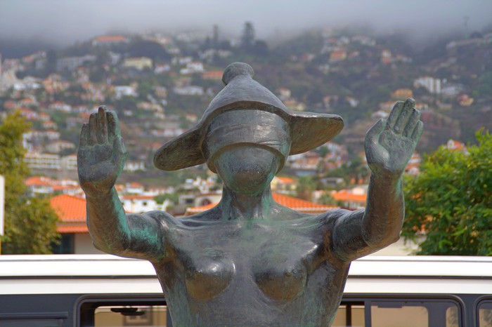 Монумент на набережной Фуншала, обращенный к океану. Мадейра. Фото: Сима Петрова/Великая Эпоха (The Epoch Times) Монумент на набережной Фуншала, обращенный к океану. Мадейра. Фото: Сима Петрова/Великая Эпоха (The Epoch Times)