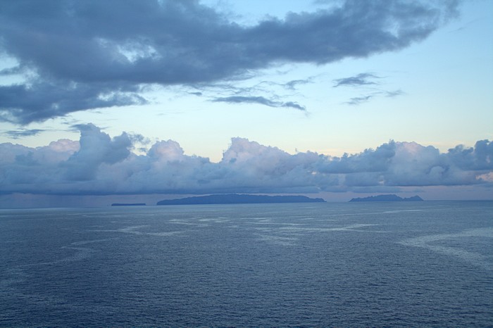 Илес Дезертас, необитаемые острова видны с юго-востока Мадейры. Фото: Сима Петрова/Великая Эпоха (The Epoch Times) Илес Дезертас, необитаемые острова видны с юго-востока Мадейры. Фото: Сима Петрова/Великая Эпоха (The Epoch Times)