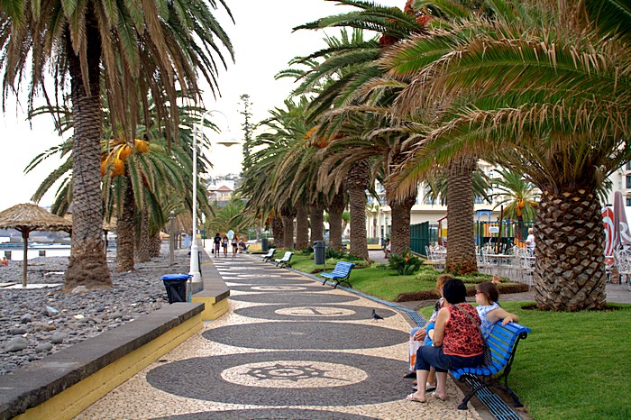 Набережная в Санта-Крузе. Мадейра. Фото: Сима Петрова/Великая Эпоха (The Epoch Times) Набережная в Санта-Крузе. Мадейра. Фото: Сима Петрова/Великая Эпоха (The Epoch Times)