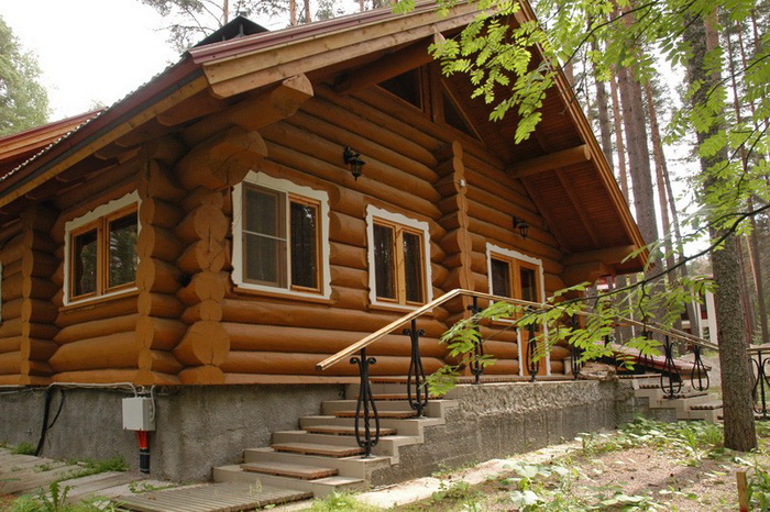 Особенности строительства дачного дома. Фото с bochkavpechatleniy.com