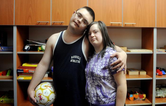 Во время съемок фильма о трудностях людей с ограниченными возможностями. Фото: ALEXA STANKOVIC/AFP/Getty Images