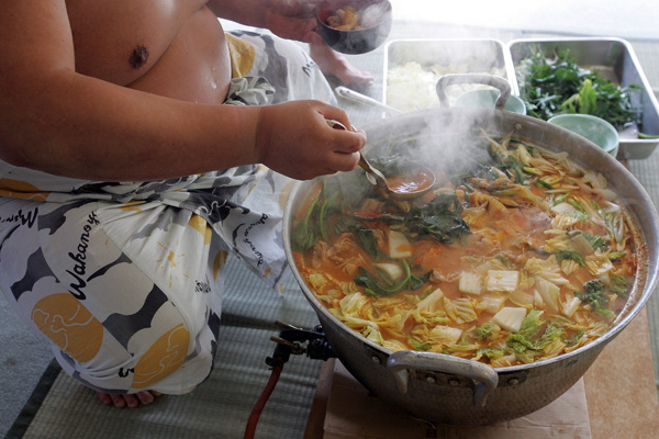 Сумо. Чан с  chanko-nabe («тушеное мясо сумо») - любимое блюдо борцов сумо.  Фото: Junko Kimura/Getty Images