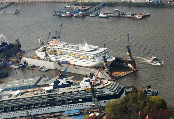 Гамбург. Пассажирские лайнеры у верфи Blohm & Voss. Фото: Andreas Rentz/Getty Images