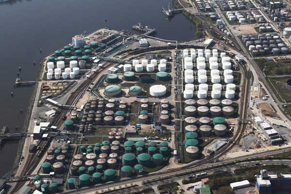 Гамбург. Нефтехранилища в гамбургской гавани. Фото: Andreas Rentz/Getty Images