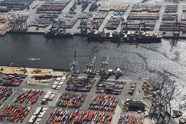 Гамбург. Контейнерный терминал в гамбургской гавани. Фото: Andreas Rentz/Getty Images