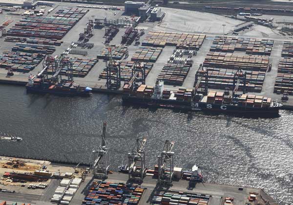 Гамбург. Контейнерный терминал в гамбургской гавани. Фото: Andreas Rentz/Getty Images