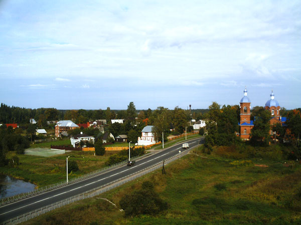 Село Рождествено. ЦЕРКОВЬ РОЖДЕСТВА БОГОРОДИЦЫ. Вид на церковь с галереи бельведера усадебного дома. Фото: Лариса Кононова/Великая Эпоха