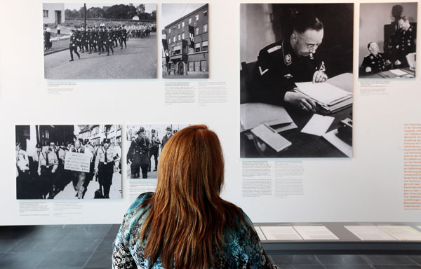 Центр «Топография террора». Стенды с фотографиями времен Второй мировой войны.  Фото: Sean Gallup/Getty Images