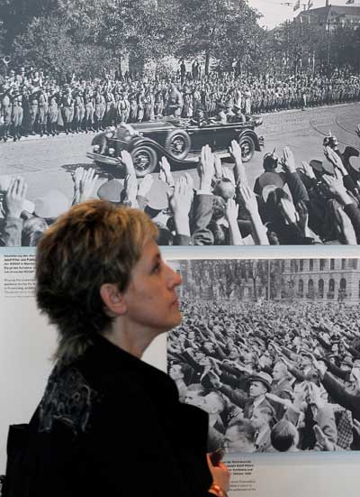 Центр «Топография террора». Стенды с фотографиями времен Второй мировой войны.  Фото: Sean Gallup/Getty Images